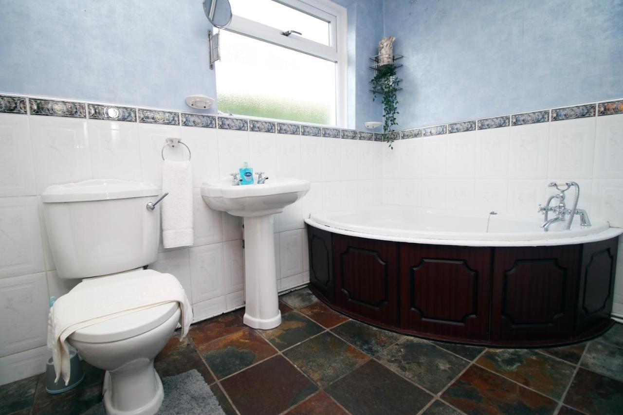 Becky'S Bungalow By Ty Sa -Spacious 4 Bed Bungalow Cardiff Luaran gambar